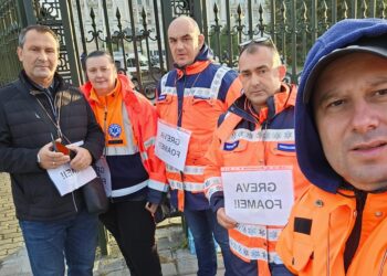 Printre sindicaliștii care au intrat aseară în greva foamei se află și liderul Sindicatului Ambulanța Brăila, Valentin Dragomir