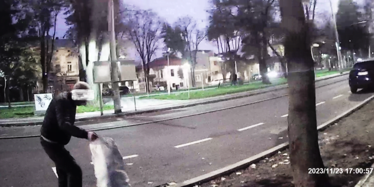 Amenzi aplicate de polițiștii locali unor brăileni pentru contravenții legate de păstrarea curățeniei și a ordinii și liniștii publice