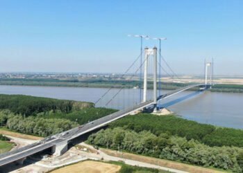 Europarlamentarul Mihai Tudose crede că podul de la Brăila „e un exemplu de bune practici civice”, în sensul în care cetățenii și presa sesizează problemele apărute la pod, iar CNAIR cere constructorului rezolvarea lor