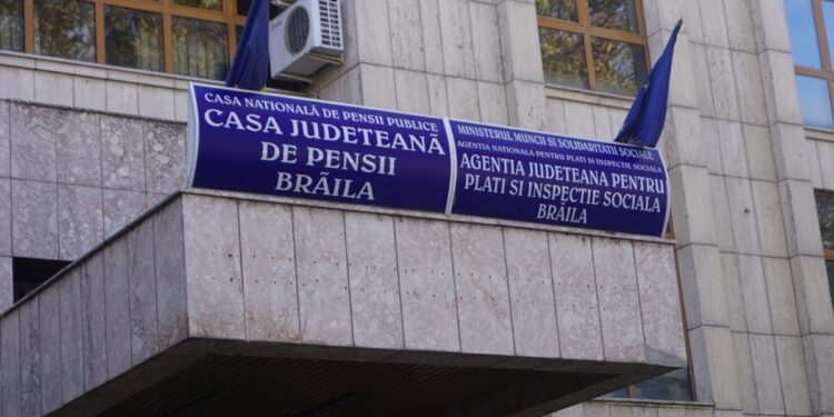 Angajații Casei de Pensii Brăila amenință că dacă Guvernul nu rezolvă revendicările lor salariale, în zilele următoare vor înceta în totalitate programul cu publicul