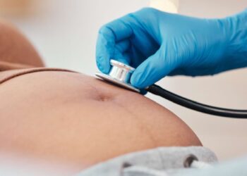 Una din trei gravide din medii dezavantajate nu merge la control medical în timpul sarcinii. 18% dintre gravidele incluse în studiu au între 13 și 17 ani