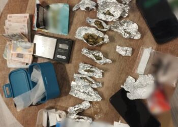 Patru bărbați arestați preventiv pentru că au comercializat droguri de risc și mare risc inclusiv către consumatori minori, elevi ai unor licee din municipiul Iași