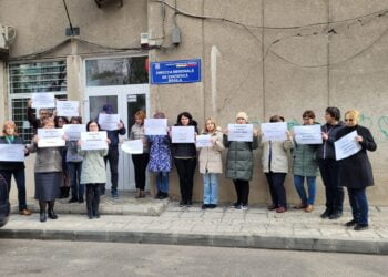 Protest al angajaților de la Direcția Regională de Statistică Brăila