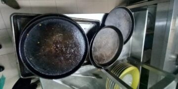 Materii prime cu data limită de consum depăşită, descoperite la un control efectuat de CJPC Brăila în urma unei verificări la un restaurant din Brăila