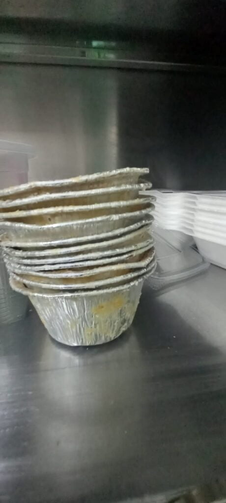 Materii prime cu data limita de consum depasita descoperite la un control efectuat de CJPC Braila in urma unei verificari la un restaurant din Braila1