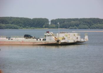 Din această lună bacurile firmei Romnav nu mai asigură transportul pe Dunăre între Brăila și Smârdan