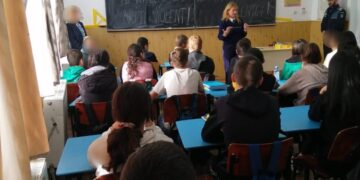 Polițiștii IPJ Brăila – Biroul Siguranța Școlară au răspuns invitației Școlii Gimnaziale Salcia Tudor de a desfășura o serie de activități de prevenire și informare a elevilor