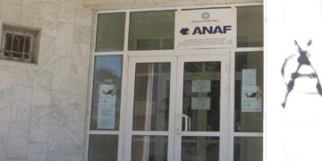 ANAF dezminte categoric informațiile vehiculate recent în spațiul public, potrivit cărora începând cu 2025, ANAF va percepe 10% din banii aflați în conturile bancare ale contribuabililor 1 ANAF a publicat Ghidul privind modalitatea de aplicare a facilităților fiscale, acordate persoanelor fizice care desfășoară activități de creare de programe pentru calculator