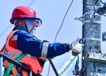 Astăzi, la ora 11.00, mai erau 38 de localități care nu erau alimentate cu energie electrică. Circulația pe Podul suspendat peste Dunăre rămâne deocamdată închisă