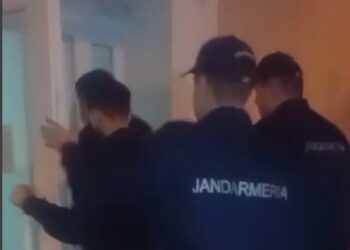 Având asupra sa substanțe interzise, a încercat să fugă de jandarmi într-o sală de jocuri de noroc