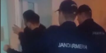 Având asupra sa substanțe interzise, a încercat să fugă de jandarmi într-o sală de jocuri de noroc