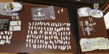 Percheziții la traficanți de droguri din Buzău