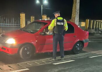 La volan fără permis, iar în dreapta avea un șofer care fusese implicat într-un accident și părăsise locul evenimentului