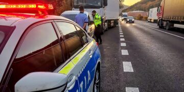 Acțiune a polițiștilor rutieri pentru verificarea legalității transporturilor de mărfuri