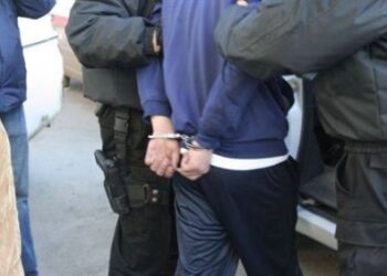 Polițiștii l-au condus la penitenciar după ce a fost condamnat pentru cumpărarea, deținerea, vânzarea unor droguri de mare risc