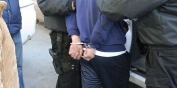 Polițiștii l-au condus la penitenciar după ce a fost condamnat pentru cumpărarea, deținerea, vânzarea unor droguri de mare risc