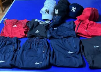 Un brăilean a fost depistat în oborul de animale în timp ce oferea spre vânzare articole vestimentare contrafăcute