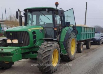 Depistat conducând un tractor pe DJ212 deși nu deține permis de conducere