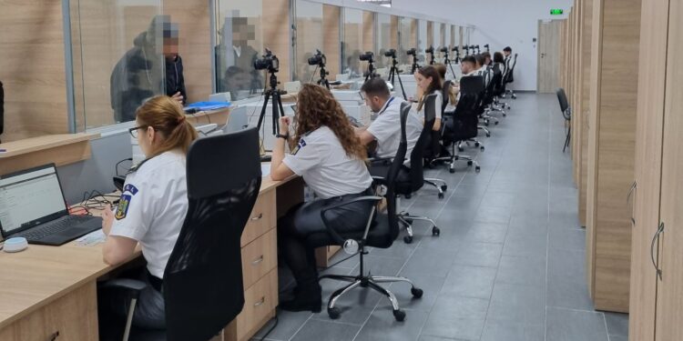 Aproximativ 7.800 de avize de angajare în muncă au fost emise în luna noiembrie de polițiștii de imigrări