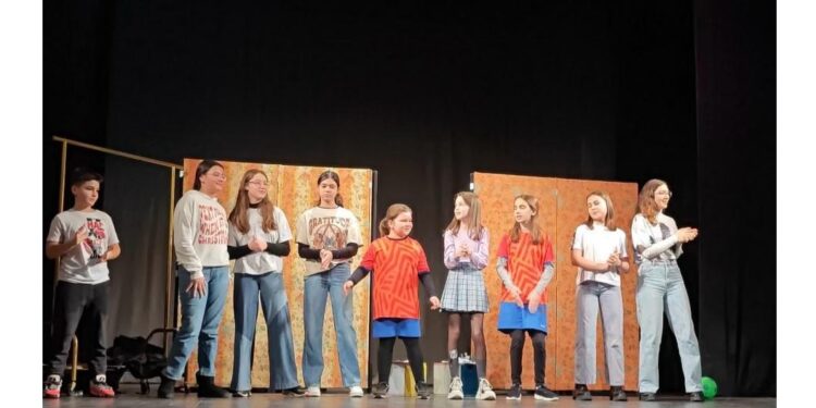 Succes al Cercului de teatru din cadrul Casei de Cultură a Municipiului Brăila la Festivalul de teatru „Bujor Măcrin”