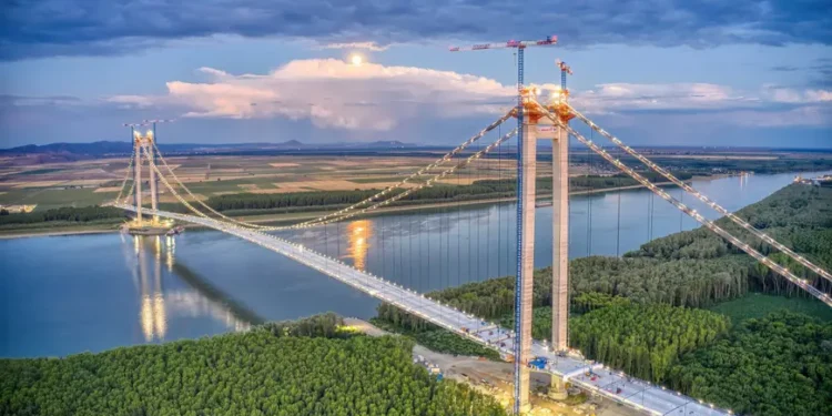 Podul de la Brăila a fost deschis fără autorizație de la Apele Române. Ce pericole sunt?