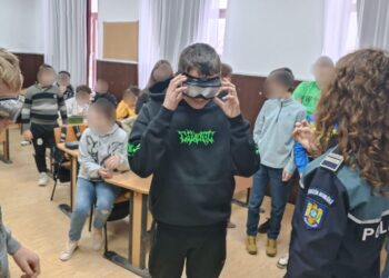 Spune nu drogurilor. Acțiuni desfășurate polițiști din cadrul Compartimentului Analiza și Prevenirea Criminalității în trei școli din județ și municipiu