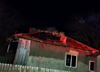 Incendii la Jirlău și Chichinețu pornite de la jarul căzut din mijloacele de încălzire pe materiale combustibile