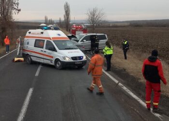Accident grav, cu 3 persoane rănite, după un impact frontal între două autoturisme pe DN 24, în zona intersecției cu DC 88, în apropiere de localitatea Ireasca, din județul Galați