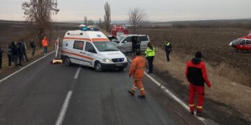 Accident grav, cu 3 persoane rănite, după un impact frontal între două autoturisme pe DN 24, în zona intersecției cu DC 88, în apropiere de localitatea Ireasca, din județul Galați