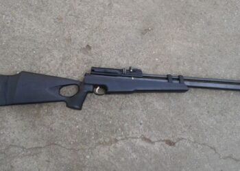 Un polițist de la Serviciul Criminalistic al IPJ Galați, s-a accidentat la degetul arătător de la mâna stângă, în momentul în care arma s-a rabatat automat