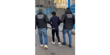 Tânăr arestat pentru tâlhărie calificată și efectuarea de operațiuni financiare în mod fraudulos