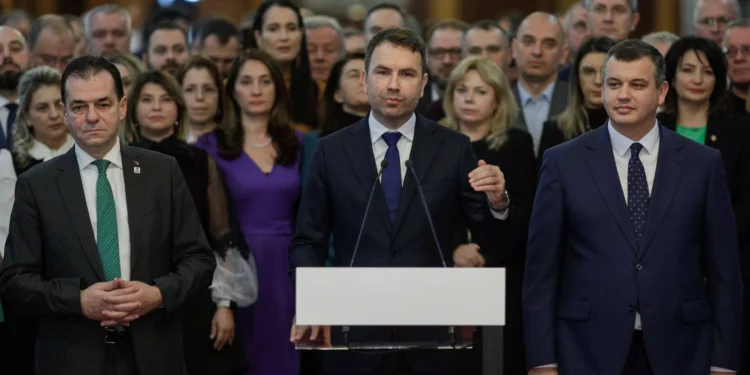 Liderii USR, PMP și Forța Dreptei au anunțat crearea Alianței Dreapta Unită în perspectiva alegerilor din 2024