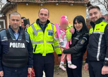 Polițiștii din cadrul Poliției Orașului Ianca și Secției 4 Poliție Rurală Ianca au fost mesagerii lui Moș Crăciun pentru 10 familii nevoiașe