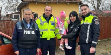 Polițiștii din cadrul Poliției Orașului Ianca și Secției 4 Poliție Rurală Ianca au fost mesagerii lui Moș Crăciun pentru 10 familii nevoiașe