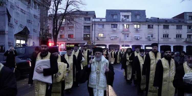 Au început manifestările dedicate Sfântului Ierarh Nicolae, ocrotitorului spiritual al municipiului Brăila 14 Au început manifestările dedicate Sfântului Ierarh Nicolae, ocrotitorului spiritual al municipiului Brăila