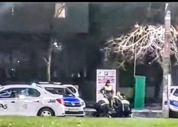 Un șofer de taxi din Galați a fost încătușat după ce a refuzat să se supună unui control de rutină pe care în făcea Poliția, pe strada Brăilei