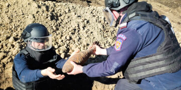 Foto: Intervenție de amploare a pirotehniștilor buzoieni