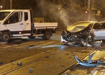 Accident cu patru victime la intersecția dintre strada Basarabiei cu bulevardul George Coșbuc, din municipiul Galați