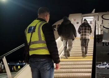 Trei misiuni de îndepărtare sub escortă desfășurate de polițiștii de imigrări din cadrul centrelor de cazare a străinilor