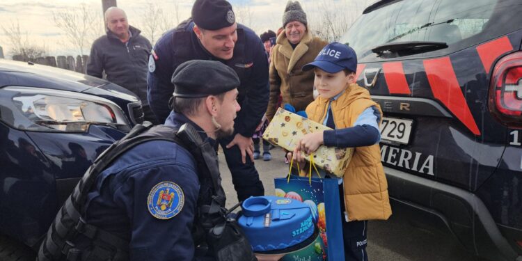 Surpriza jandarmilor brăileni pentru un copil de 7 ani din localitatea Cuza Vodă, comuna Stăncuța