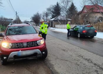 Polițiștii au aplicat 225 de sancțiuni contravenționale, în valoare totală de peste 120.000 de lei, iar ca măsură complementară aceștia au reținut în vederea suspendării exercitării dreptului de a conduce 21 de permise de conducere