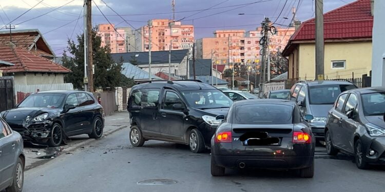 Coliziune între patru autovehicule pe strada Orizontului din municipiul Buzău