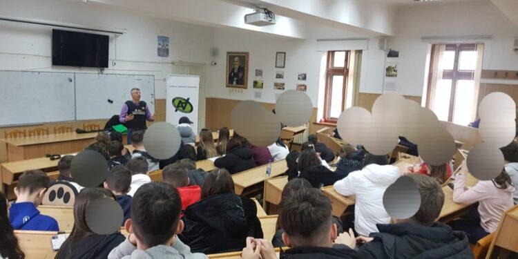 „Consumul de droguri ne privește pe toți!”, campanie derulată de specialiștii antidrog din Brăila la Colegiul Național „Gheorghe Munteanu Murgoci”