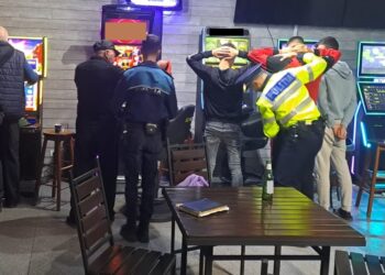 Depistat în incinta unui cafe-bar având asupra sa un un cuțit tip briceag cu lama rabatabilă