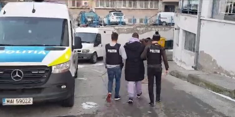 Brăilean de 18 ani, bănuit de comiterea a 12 infracțiuni de furt și furt calificat