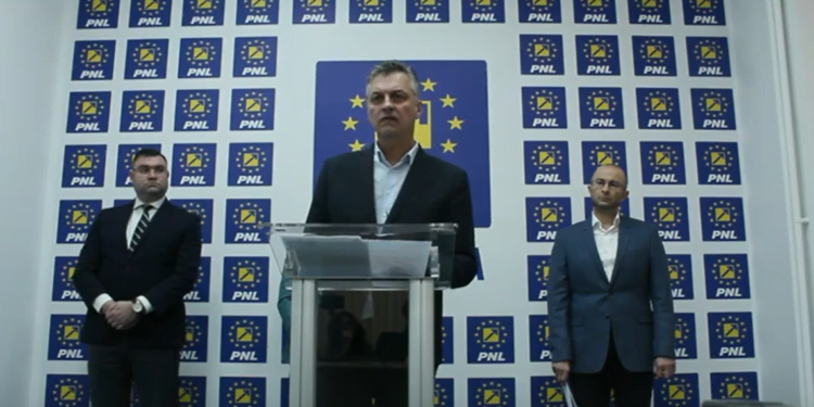 Inspectorul școlar general Canciu îl acuză pe primarul Brăilei că vrea să transforme o școală în teatru de păpuși, deși Liceul de Arte are nevoie disperată de acea clădire