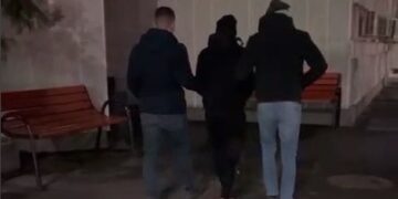Video: Brăilean arestat preventiv după ce ar fi spart geamurile la 9 autoturisme ce erau parcate pe raza municipiului, cu scopul de a sustrage bunuri din acestea