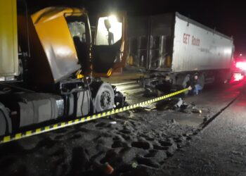 Două TIR-uri s-au ciocnit pe DN25, la Drăgănești, în județul Galați 