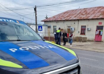 Acțiune de informare a cetățenilor, deținători de animale de companie, desfășurată de polițiști în comuna Chiscani