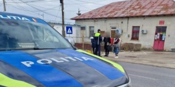 Acțiune de informare a cetățenilor, deținători de animale de companie, desfășurată de polițiști în comuna Chiscani